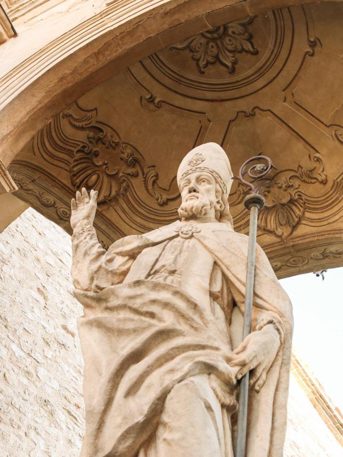 Casa Armanni - La Tua Casa Di Pietra Leilighet Gubbio Eksteriør bilde