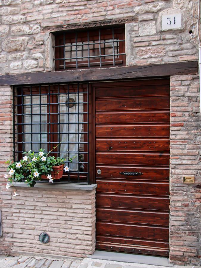 Casa Armanni - La Tua Casa Di Pietra Leilighet Gubbio Eksteriør bilde