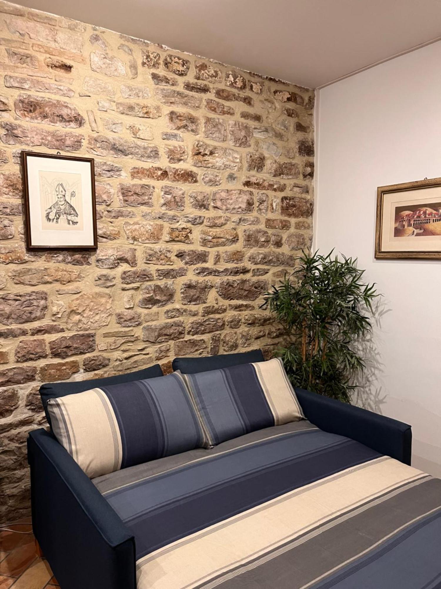 Casa Armanni - La Tua Casa Di Pietra Leilighet Gubbio Eksteriør bilde